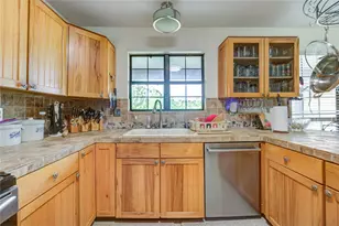 8204 S Humble Camp Rd, Dickinson, TX 77539 - Photo 9