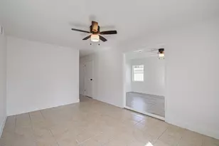 9843 Ribbonwood St, Houston, TX 77078 - Photo 5
