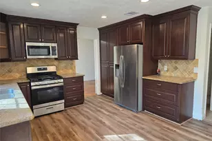 8819 Rocky Valley Dr, Houston, TX 77083 - Photo 5
