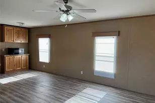 1412 Austin St, Bay City, TX 77414 - Photo 3