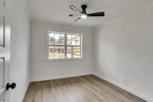 5627 Southbrook Dr, Houston, TX 77033 - Photo 17