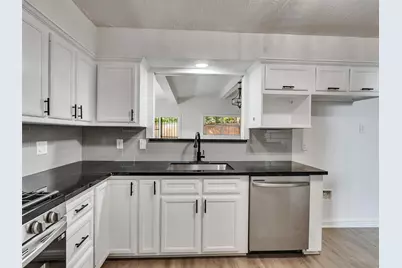 5627 Southbrook Drive, Houston, TX 77033 - Photo 5