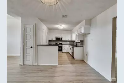 5627 Southbrook Drive, Houston, TX 77033 - Photo 9