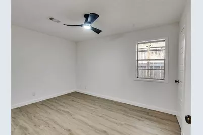 5627 Southbrook Drive, Houston, TX 77033 - Photo 19