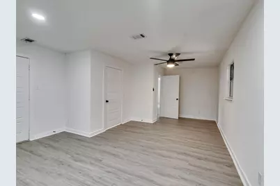 5627 Southbrook Drive, Houston, TX 77033 - Photo 27