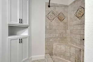 5627 Southbrook Dr, Houston, TX 77033 - Photo 13