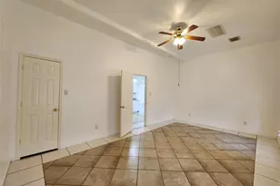 5027 Creekmont Dr, Houston, TX 77091 - Photo 7