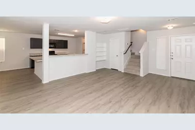 8514 Middleton Oaks Circle, Houston, TX 77028 - Photo 5