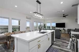 924 Melody Ln, Crystal Beach, TX 77650 - Photo 13