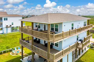 924 Melody Ln, Crystal Beach, TX 77650 - Photo 1
