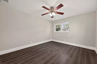 9623 Meadowglen Lane, Houston, TX 77063 - Photo 23