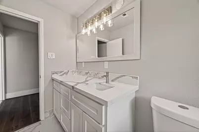 9623 Meadowglen Lane, Houston, TX 77063 - Photo 15