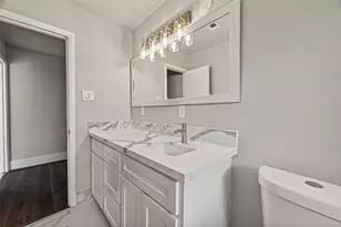 9623 Meadowglen Ln, Houston, TX 77063 - Photo 15