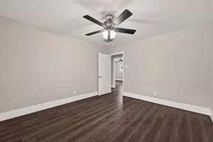 9623 Meadowglen Ln, Houston, TX 77063 - Photo 19