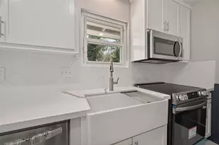 9623 Meadowglen Ln, Houston, TX 77063 - Photo 11