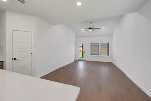 10341 Navarro Path, Montgomery, TX 77316 - Photo 19
