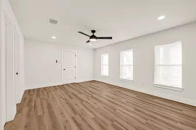 5827 Heron Drive, Houston, TX 77033 - Photo 21