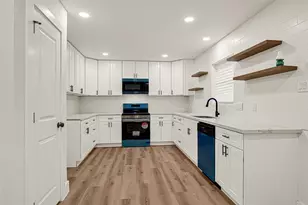 5827 Heron Dr, Houston, TX 77033 - Photo 3