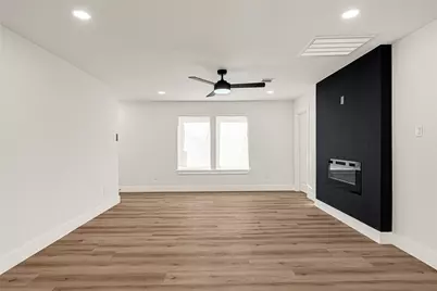 5827 Heron Drive, Houston, TX 77033 - Photo 9