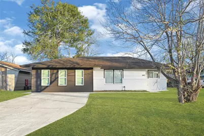 5827 Heron Drive, Houston, TX 77033 - Photo 1