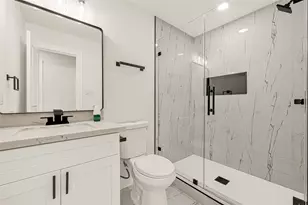 5827 Heron Dr, Houston, TX 77033 - Photo 29