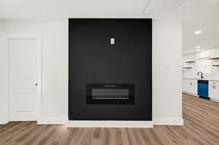 5827 Heron Dr, Houston, TX 77033 - Photo 9