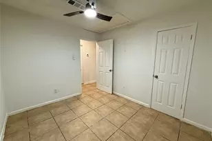 5926 Shirley Mae Ln, Houston, TX 77091 - Photo 9