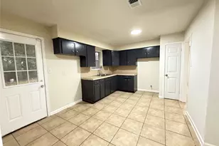 5926 Shirley Mae Ln, Houston, TX 77091 - Photo 5