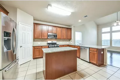 7114 Freesia Court, Baytown, TX 77521 - Photo 9