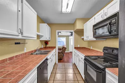908 Robinhood Lane, Angleton, TX 77515 - Photo 17