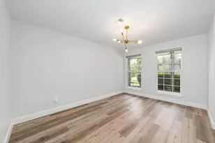 5922 Hummingbird St, Houston, TX 77096 - Photo 5