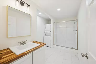 1011 W 10th Street #3, Houston, TX 77008 - Photo 9