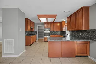 526 Oak Briar Dr, Kemah, TX 77565 - Photo 5