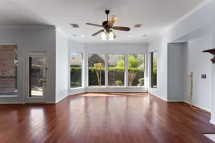 31 N Warbler Bend Cir, The Woodlands, TX 77382 - Photo 5