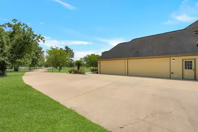 2750 County Road 48, Rosharon, TX 77583 - Photo 9