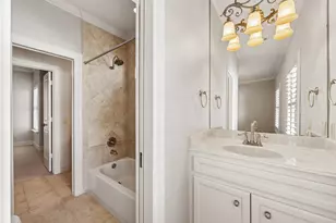24 Hackberry Ln, Houston, TX 77027 - Photo 13