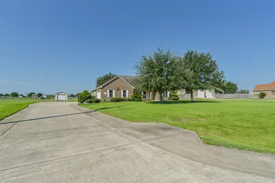 3077 Dees Circle, Sealy, TX 77474 - Photo 3