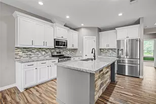 410 Winding Way St, Lake Jackson, TX 77566 - Photo 11