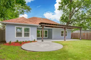 410 Winding Way St, Lake Jackson, TX 77566 - Photo 3