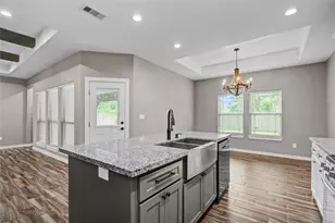 410 Winding Way St, Lake Jackson, TX 77566 - Photo 13
