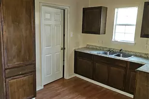 1012 Houston St, Anahuac, TX 77514 - Photo 3