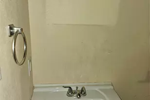 1012 Houston St, Anahuac, TX 77514 - Photo 7