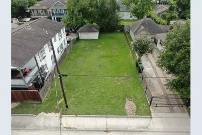 1611 Airline Drive, Houston, TX 77009 - Photo 1