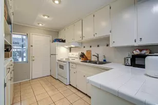 11609 Chimney Rock Apt Rd, Houston, TX 77035 - Photo 9