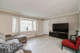 11609 Chimney Rock Rd, Houston, TX 77035 - Photo 9