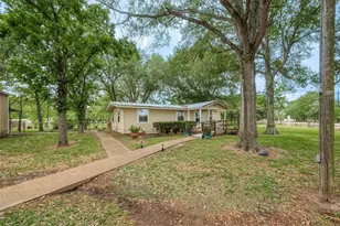 2520 Richmond St, Needville, TX 77461 - Photo 1