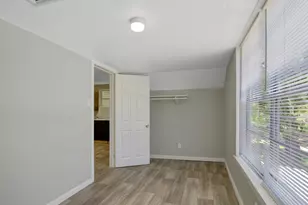 313 N Beauregard St, Alvin, TX 77511 - Photo 9
