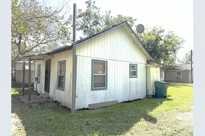 209 S Avenue C, Freeport, TX 77541 - Photo 3