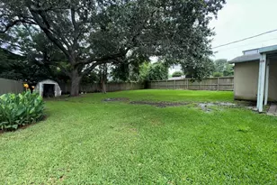 609 24th Ave N, Texas City, TX 77590 - Photo 11