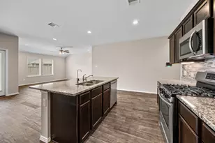 2403 Sutton Hollow Ct, Spring, TX 77373 - Photo 5